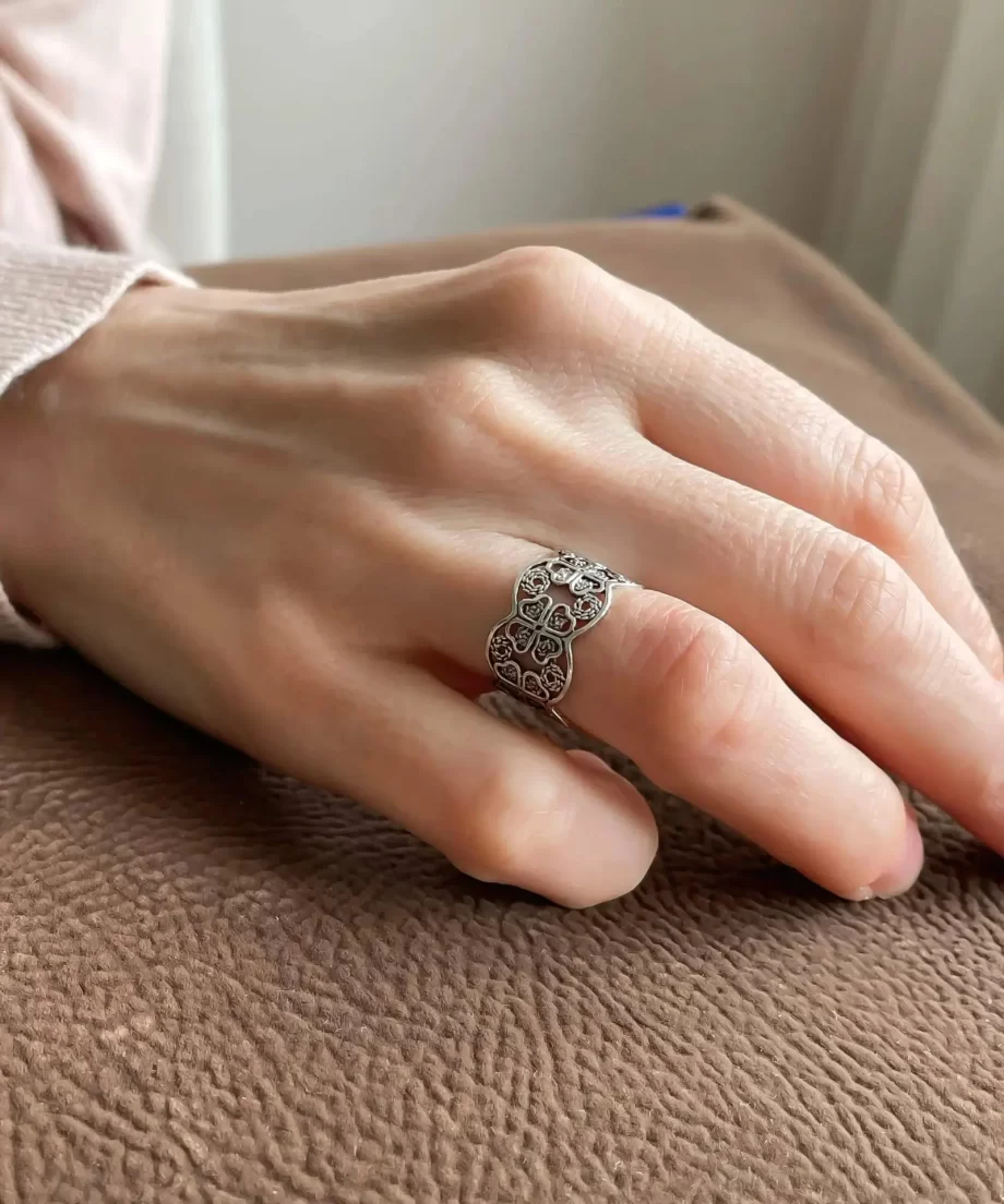 Luck and Elegance: Filigree Art Sterling Silver Women Four Clover Band Ring