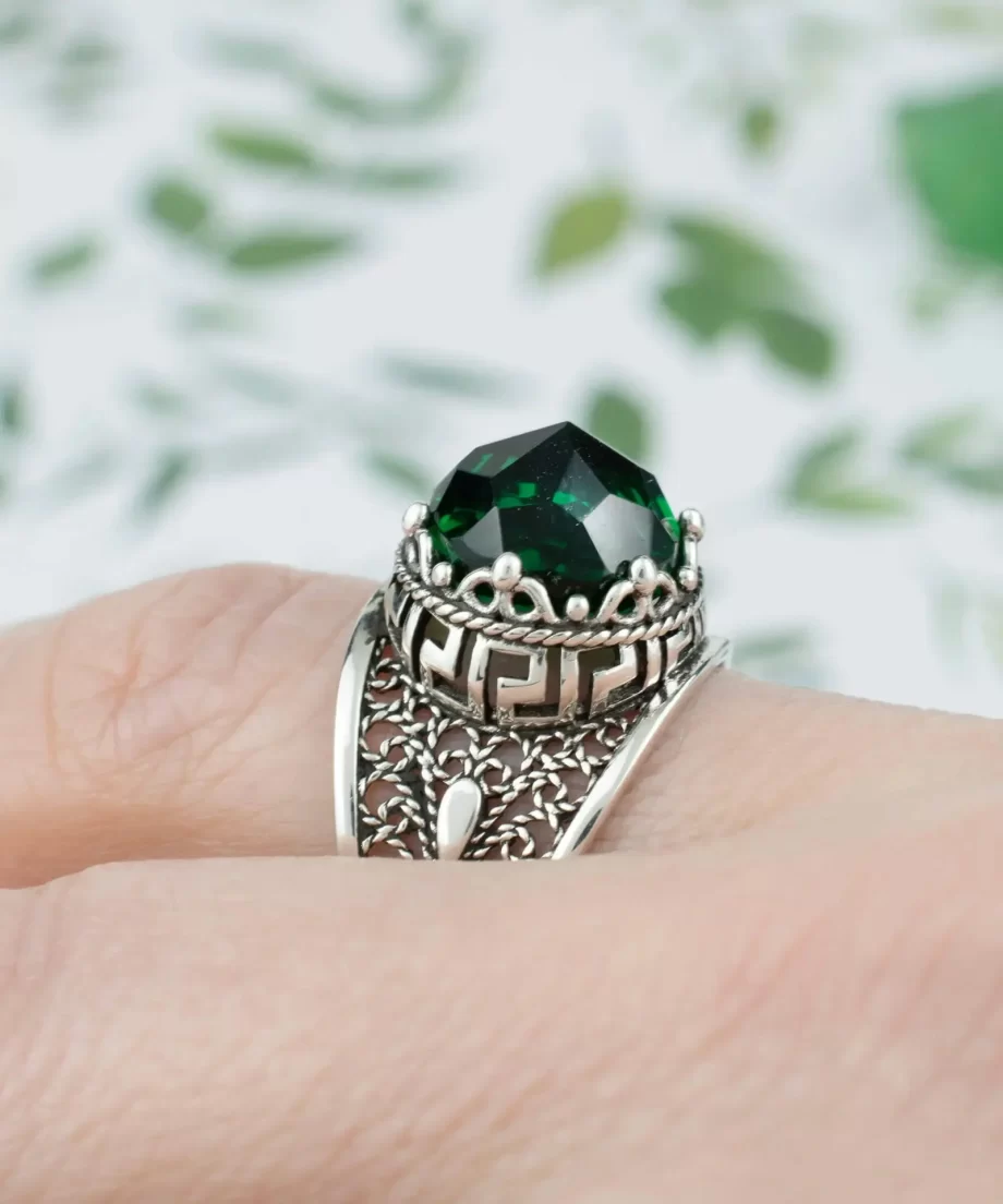 Meander Pattern Filigree Art Peridot Gemstone Women Silver Cocktail Ring